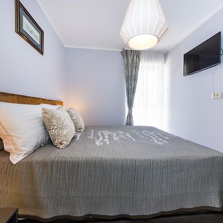 Ema 2Br Apt. In Old Town Centre ซาดาร์ ภายนอก รูปภาพ